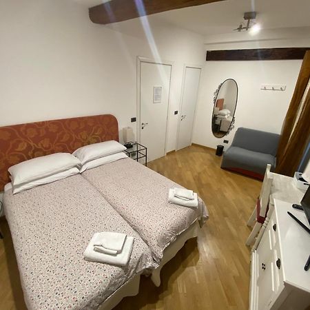 B&B And Home La Piazzetta Della Pioggia Bologna Exteriör bild