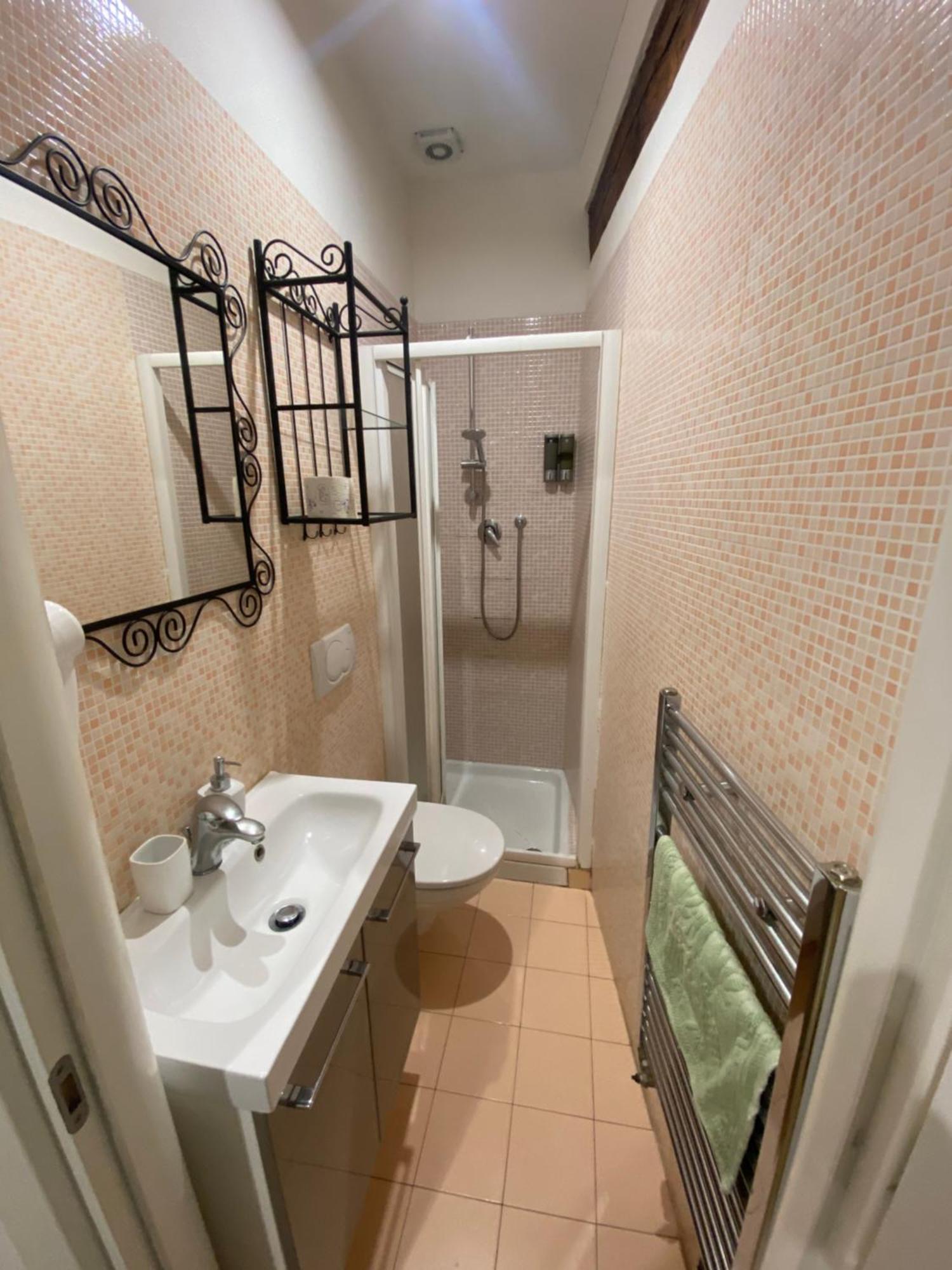 B&B And Home La Piazzetta Della Pioggia Bologna Exteriör bild