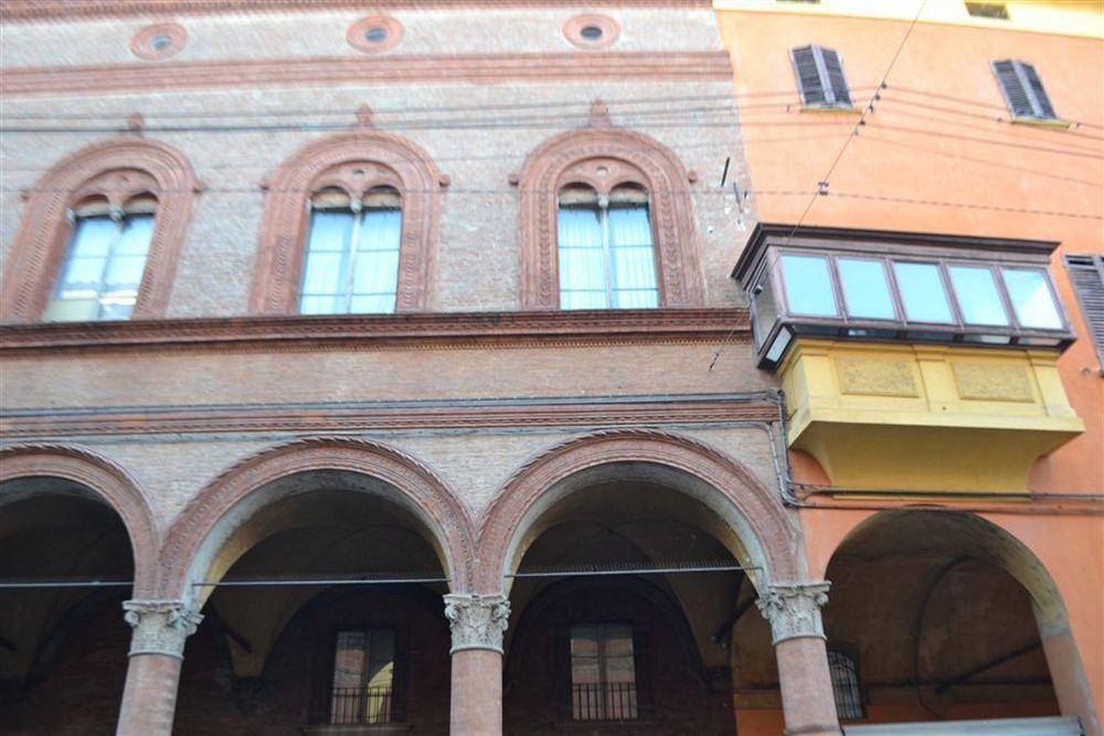 B&B And Home La Piazzetta Della Pioggia Bologna Exteriör bild