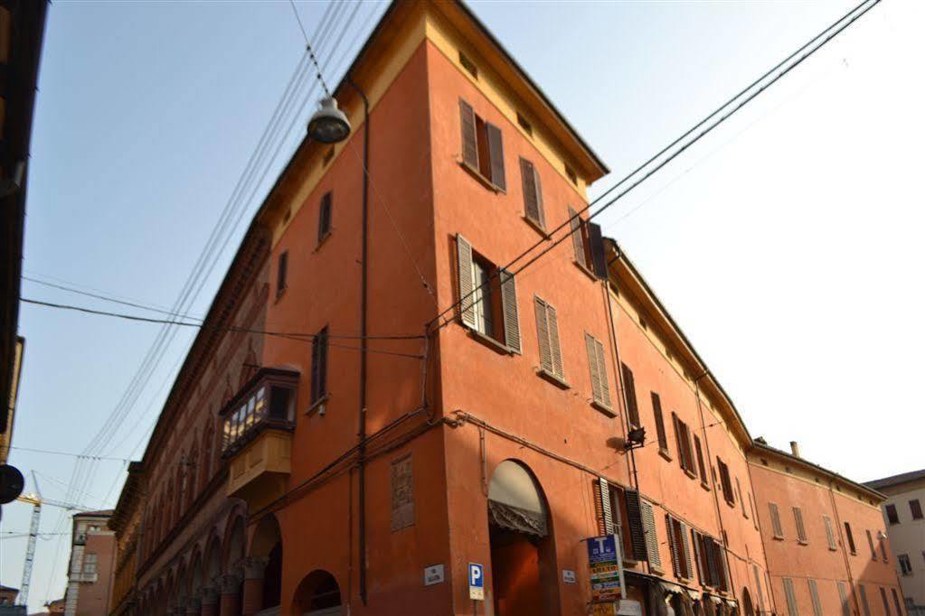 B&B And Home La Piazzetta Della Pioggia Bologna Exteriör bild